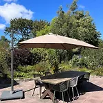 Cosy Vacation Home With Large Fenced Garden